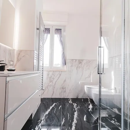 アパート Silver Dream House